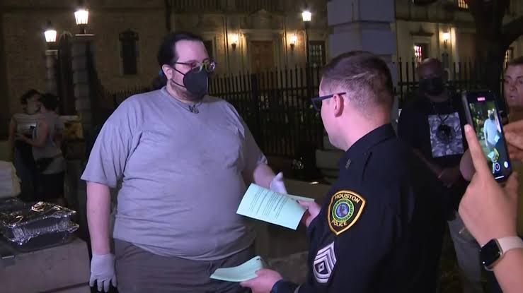 Volunteers feeding homeless in downtown Houston ticketed by HPD officer